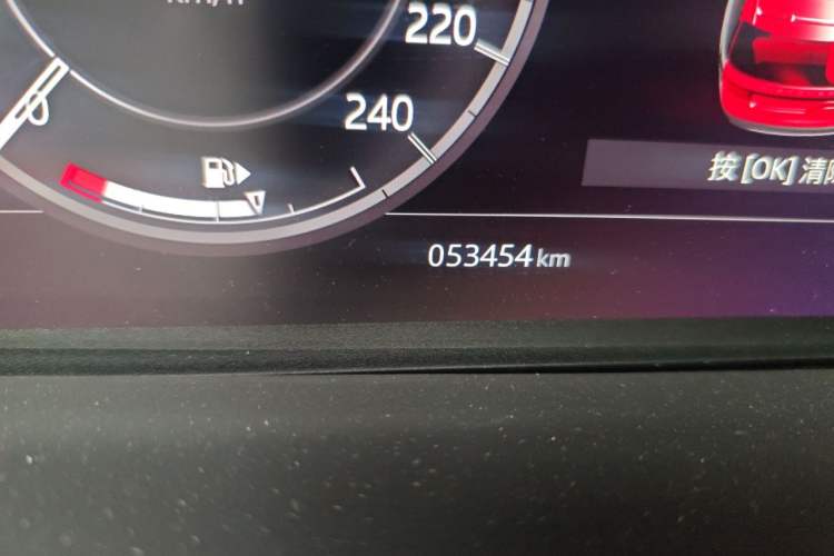 Used Land Rover Discovery 2020 3.0 SC V6 SE Odometer Close Up
