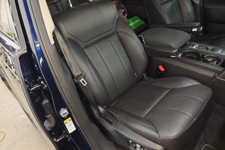 Used Land Rover Discovery 2020 3.0 SC V6 30th Anniversary Special Edition Right Front Seat