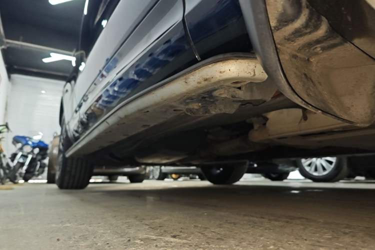 Used Land Rover Discovery 2020 3.0 SC V6 30th Anniversary Special Edition Right Side Sill