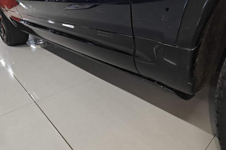 Used Land Rover Discovery 2020 3.0 SC V6 30th Anniversary Special Edition Right Side Sill