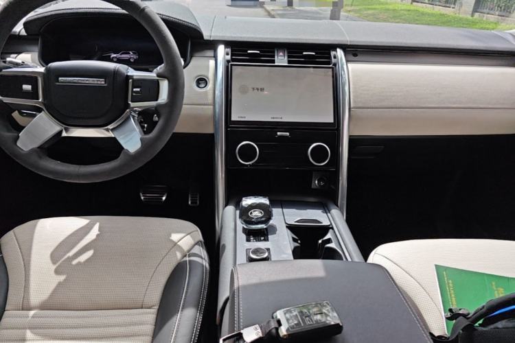 Used Land Rover Discovery 2020 3.0 SC V6 HSE Center Console