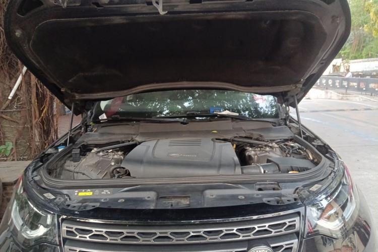 Used Land Rover Discovery 2020 2.0T SE Engine Bay
