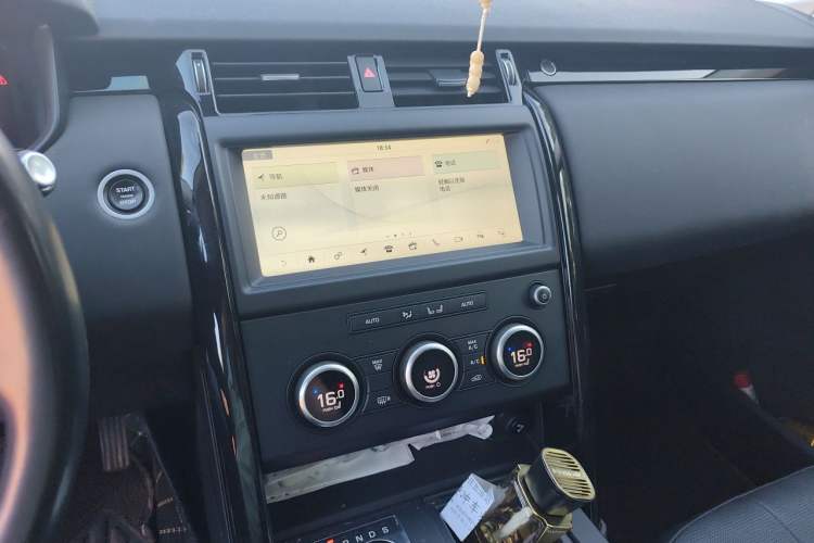 Used Land Rover Discovery 2020 3.0 SC V6 SE Audio And AC Panel