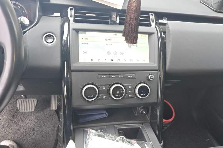 Used Land Rover Discovery 2020 3.0 SC V6 SE Audio And AC Panel