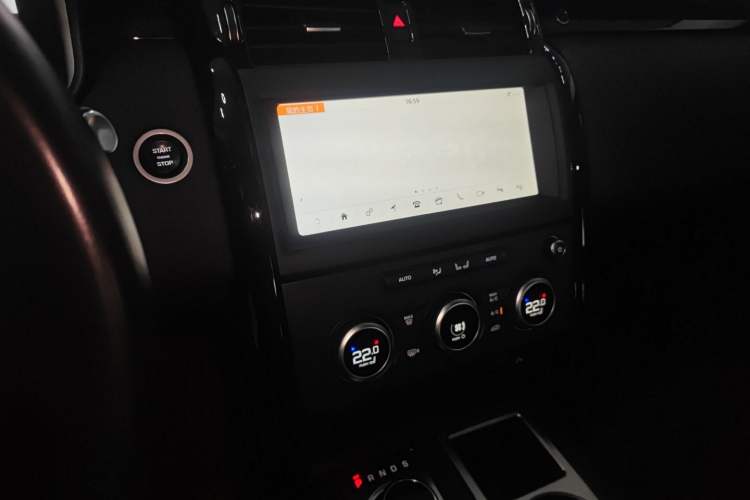 Used Land Rover Discovery 2020 3.0 SC V6 SE Audio And AC Panel