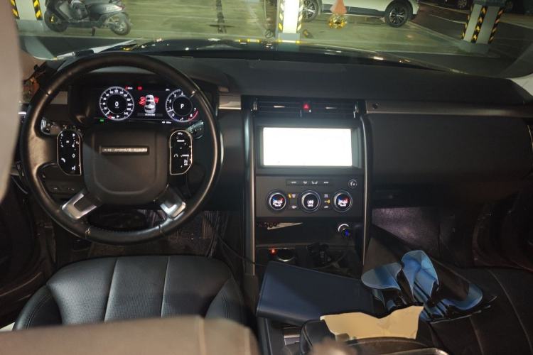 Used Land Rover Discovery 2020 2.0T SE Center Console