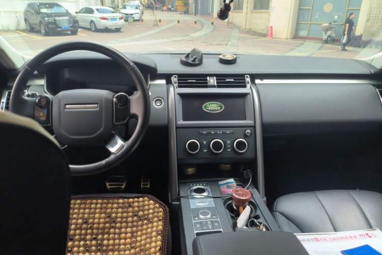 Used Land Rover Discovery 2020 3.0 SC V6 30th Anniversary Special Edition Center Console
