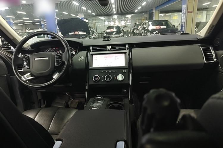 Used Land Rover Discovery 2020 3.0 SC V6 SE Center Console
