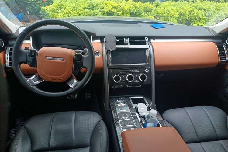 Used Land Rover Discovery 2020 3.0 SC V6 30th Anniversary Special Edition Center Console