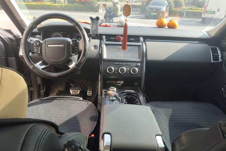 Used Land Rover Discovery 2020 3.0 SC V6 SE Center Console