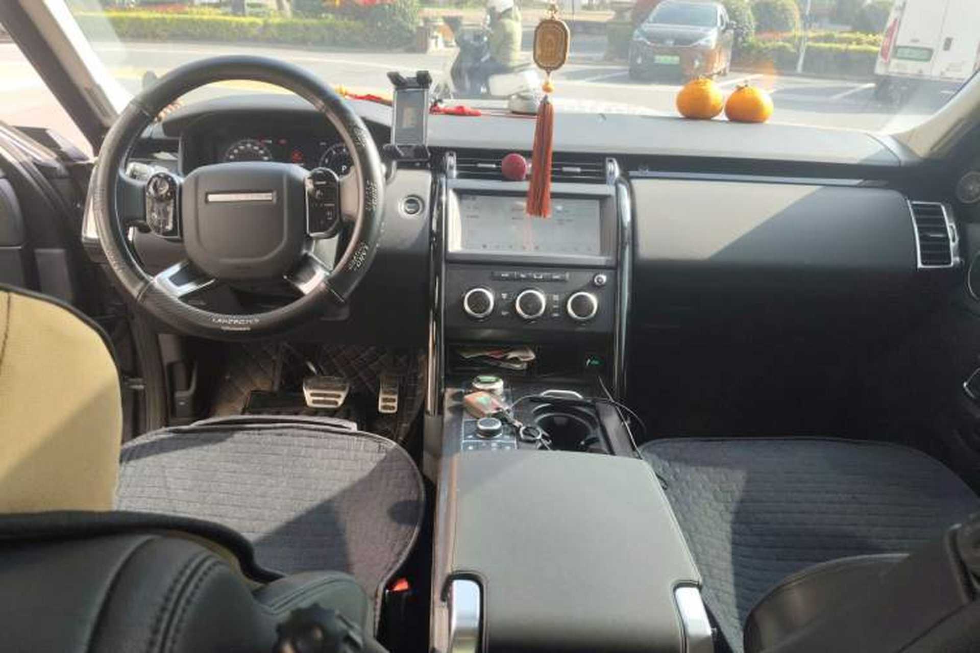 Used Land Rover Discovery 2020 3.0 SC V6 SE Center Console