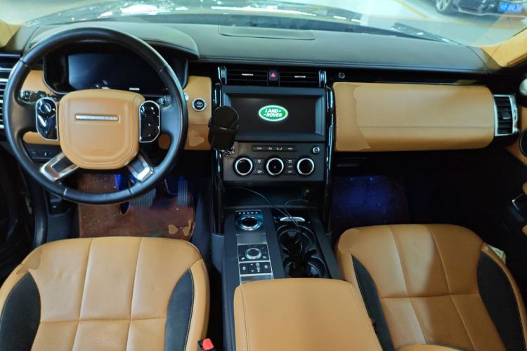 Used Land Rover Discovery 2020 3.0 SC V6 SE Center Console