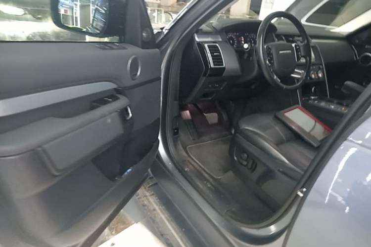 Used Land Rover Discovery 2020 3.0 SC V6 30th Anniversary Special Edition Driver Seat