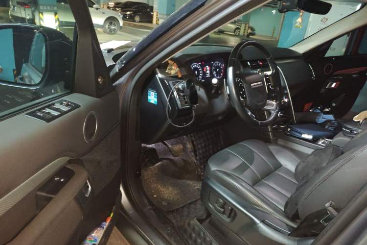 Used Land Rover Discovery 2020 2.0T SE Driver Seat