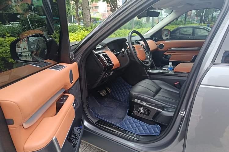 Used Land Rover Discovery 2020 3.0 SC V6 30th Anniversary Special Edition Driver Seat