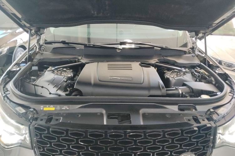 Used Land Rover Discovery 2020 2.0T SE Engine Bay