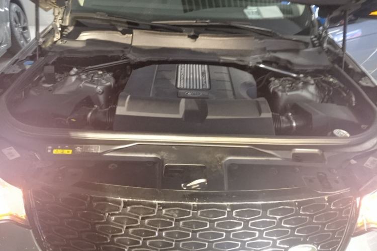 Used Land Rover Discovery 2020 3.0 SC V6 30th Anniversary Special Edition Engine Bay