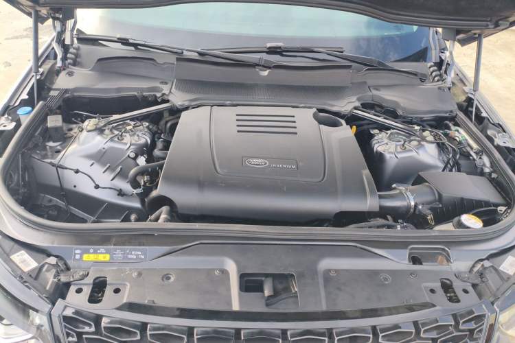 Used Land Rover Discovery 2020 2.0T 30th Anniversary Special Edition Engine Bay