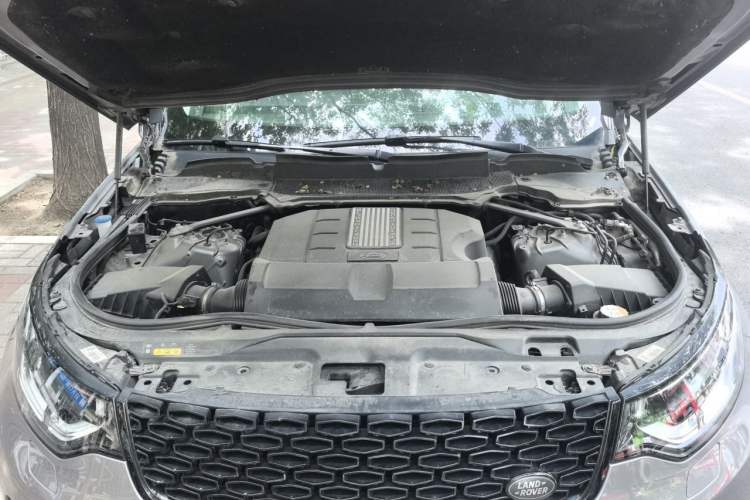 Used Land Rover Discovery 2020 3.0 SC V6 30th Anniversary Special Edition Engine Bay