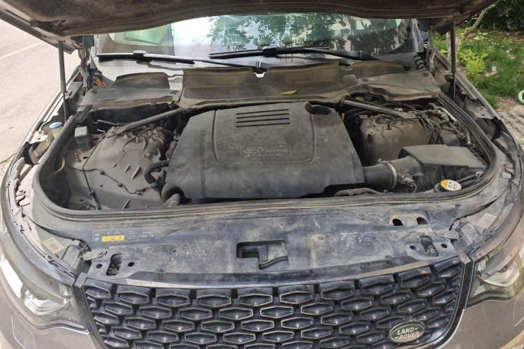 Used Land Rover Discovery 2020 2.0T 30th Anniversary Special Edition Engine Bay