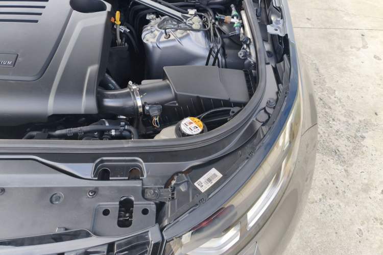 Used Land Rover Discovery 2020 2.0T 30th Anniversary Special Edition Engine Bay Left