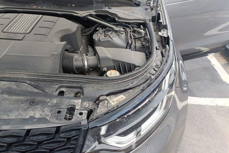 Used Land Rover Discovery 2020 3.0 SC V6 30th Anniversary Special Edition Engine Bay Left