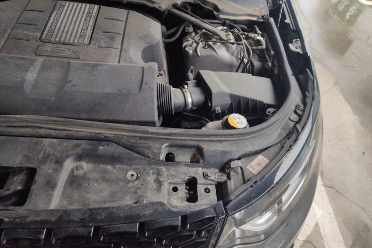 Used Land Rover Discovery 2020 3.0 SC V6 30th Anniversary Special Edition Engine Bay Left