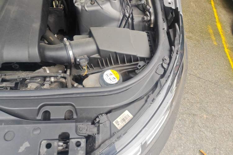 Used Land Rover Discovery 2020 2.0T 30th Anniversary Special Edition Engine Bay Left