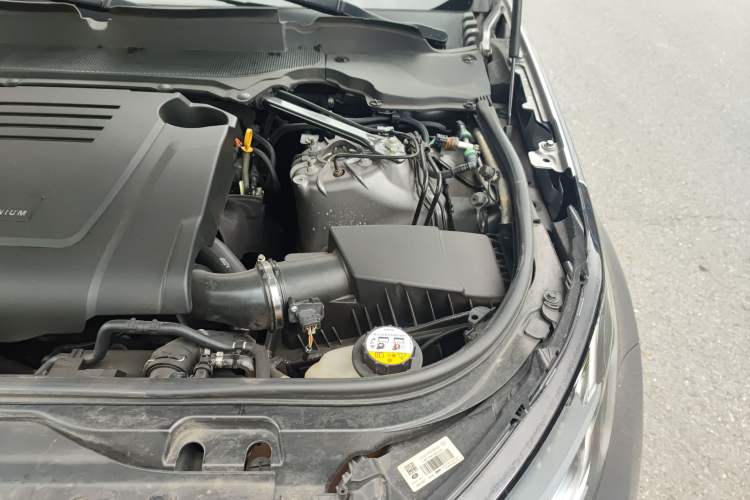 Used Land Rover Discovery 2020 2.0T 30th Anniversary Special Edition Engine Bay Left