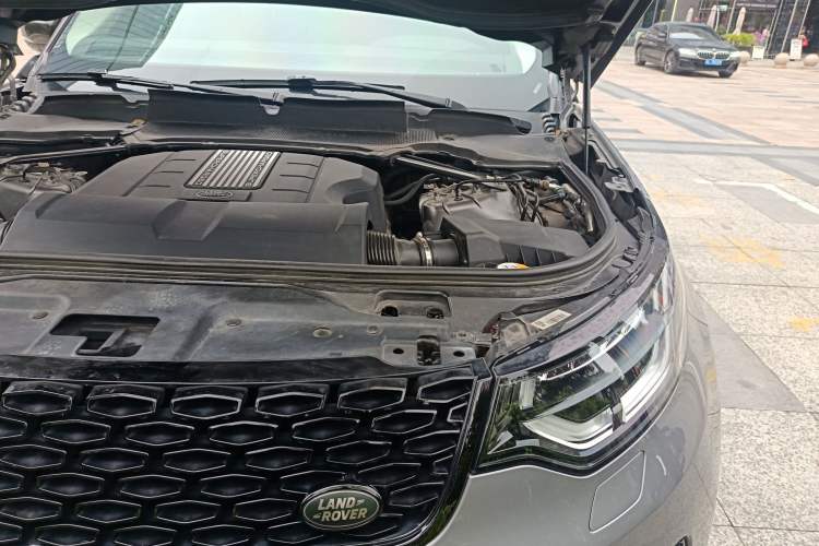 Used Land Rover Discovery 2020 3.0 SC V6 30th Anniversary Special Edition Engine Bay Left