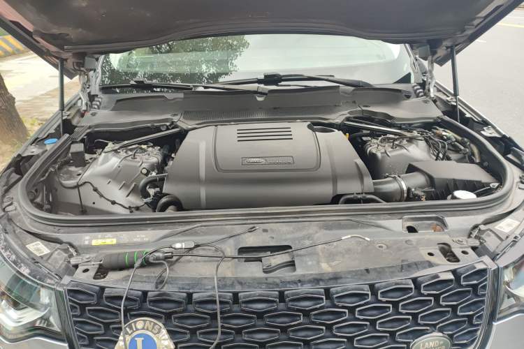 Used Land Rover Discovery 2020 2.0T 30th Anniversary Special Edition Engine Bay