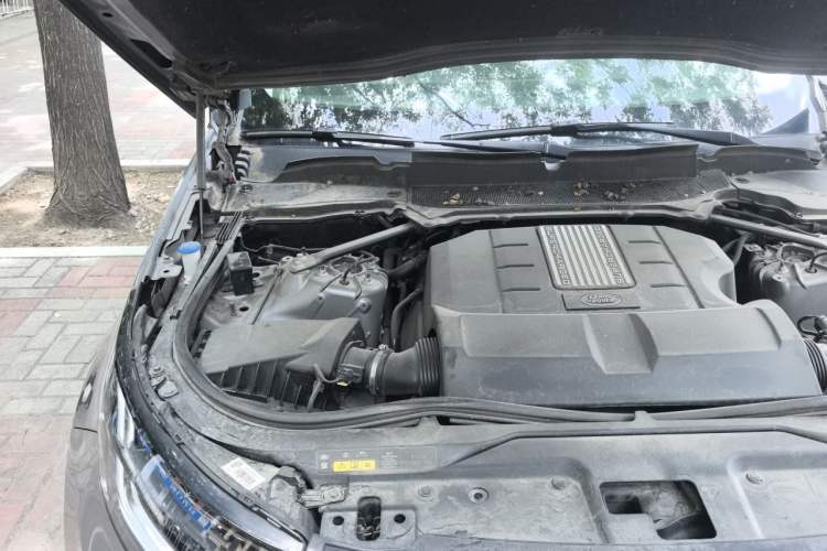 Used Land Rover Discovery 2020 3.0 SC V6 30th Anniversary Special Edition Engine Bay Right