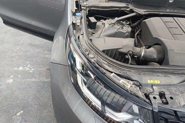 Used Land Rover Discovery 2020 3.0 SC V6 30th Anniversary Special Edition Engine Bay Right