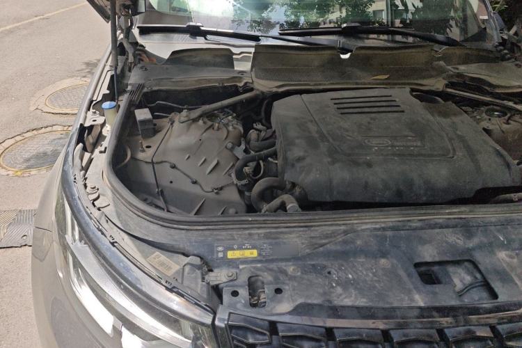 Used Land Rover Discovery 2020 2.0T 30th Anniversary Special Edition Engine Bay Right
