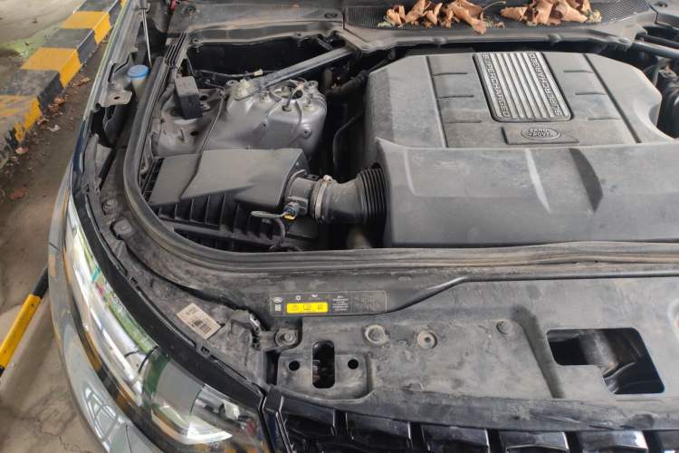 Used Land Rover Discovery 2020 3.0 SC V6 30th Anniversary Special Edition Engine Bay Right