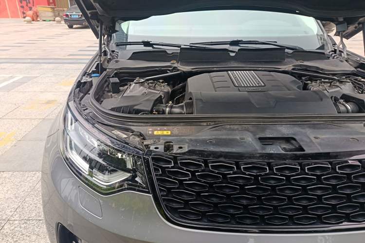 Used Land Rover Discovery 2020 3.0 SC V6 30th Anniversary Special Edition Engine Bay Right
