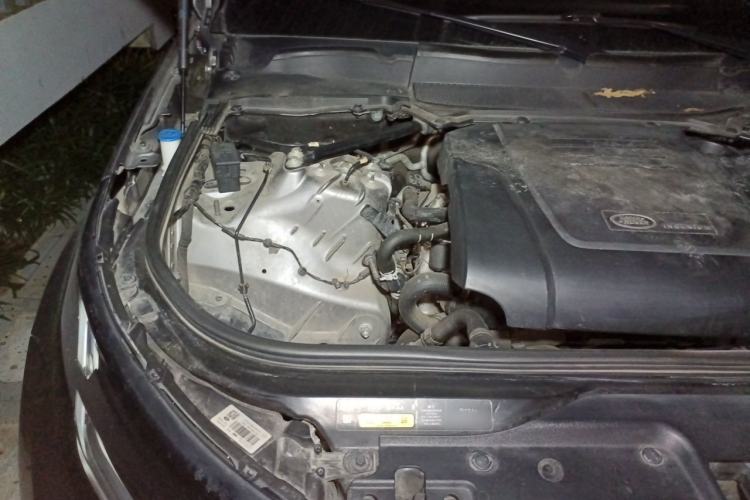 Used Land Rover Discovery 2020 2.0T 30th Anniversary Special Edition Engine Bay Right