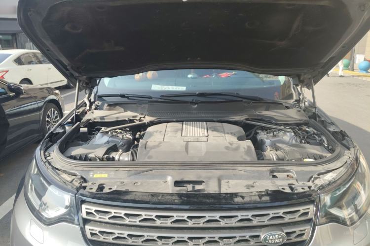 Used Land Rover Discovery 2020 3.0 SC V6 SE Engine Bay