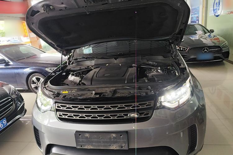 Used Land Rover Discovery 2020 2.0T SE Engine Bay