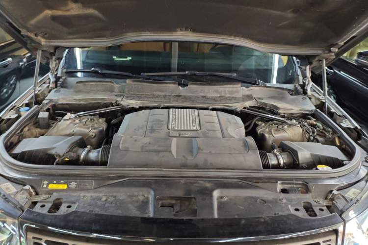 Used Land Rover Discovery 2020 3.0 SC V6 SE Engine Bay
