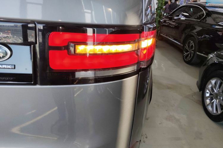 Used Land Rover Discovery 2020 2.0T SE Exterior 2