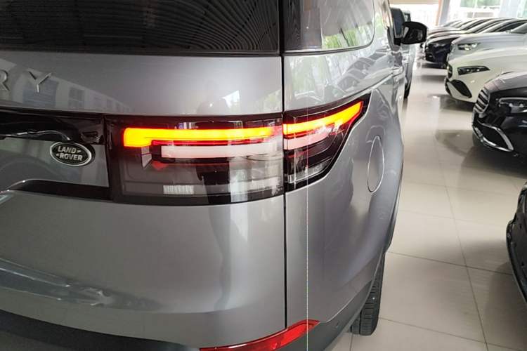 Used Land Rover Discovery 2020 2.0T SE Exterior 3