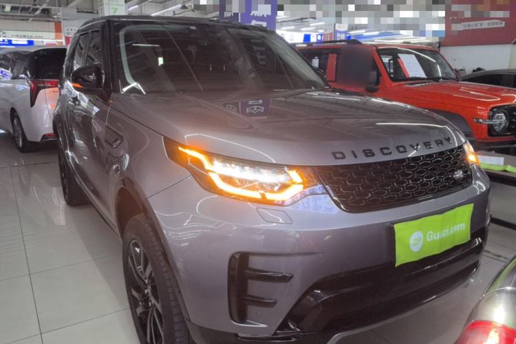 Used Land Rover Discovery 2020 2.0T 30th Anniversary Special Edition Front Right 45 Deg