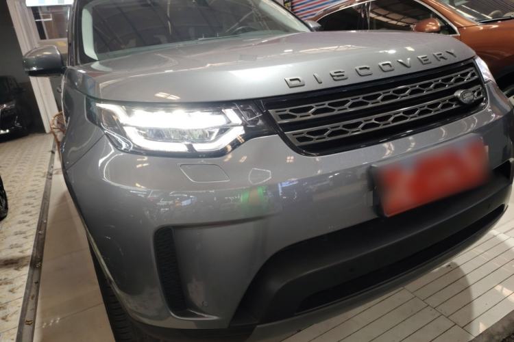 Used Land Rover Discovery 2020 3.0 SC V6 SE Front Right 45 Deg