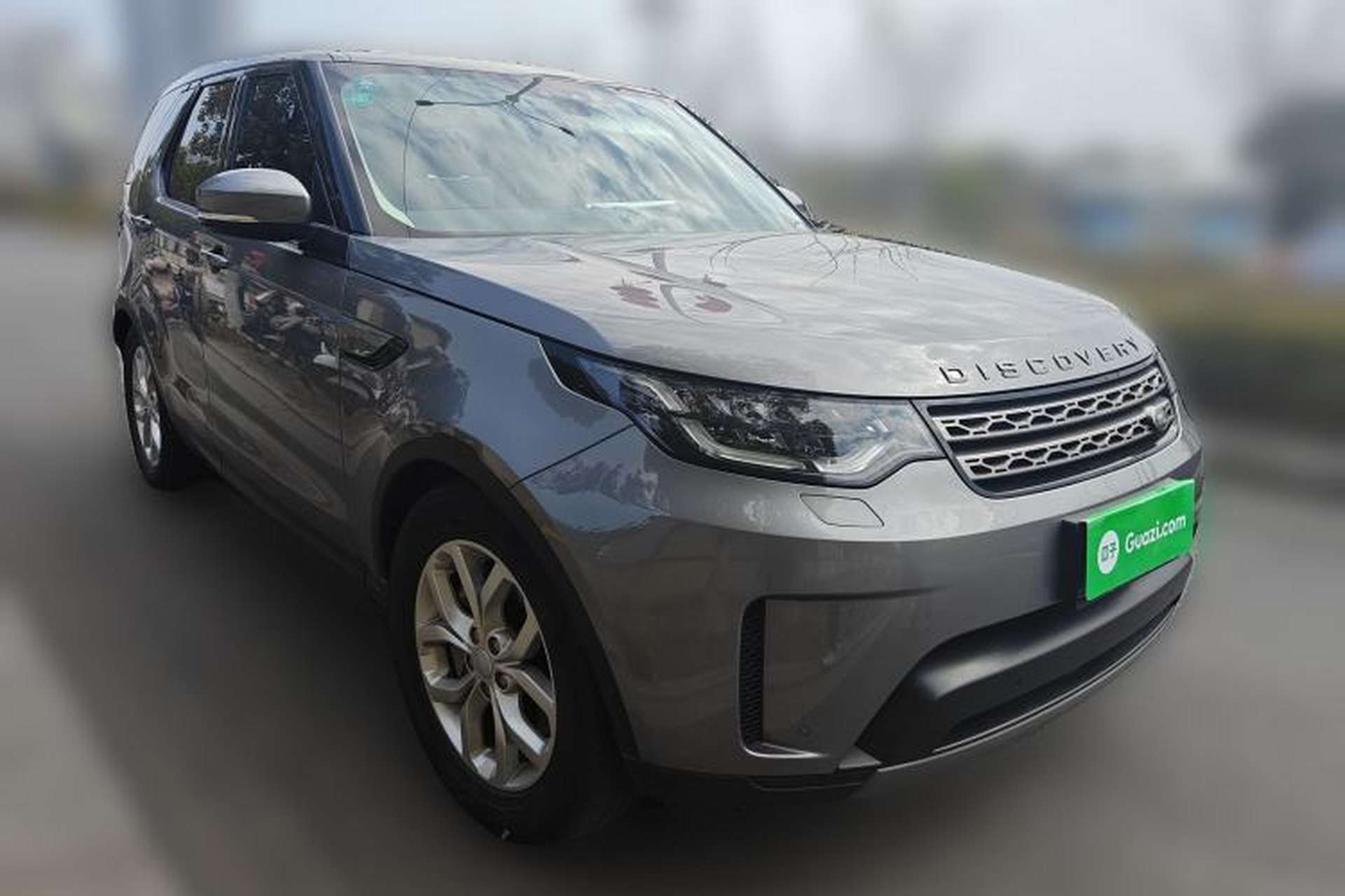 Used Land Rover Discovery 2020 3.0 SC V6 SE Front Right 45 Deg
