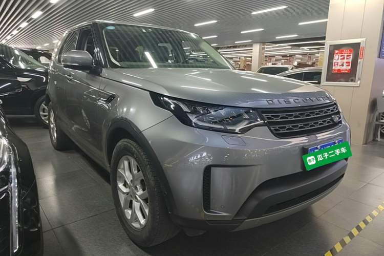 Used Land Rover Discovery 2020 3.0 SC V6 SE Front Right 45 Deg