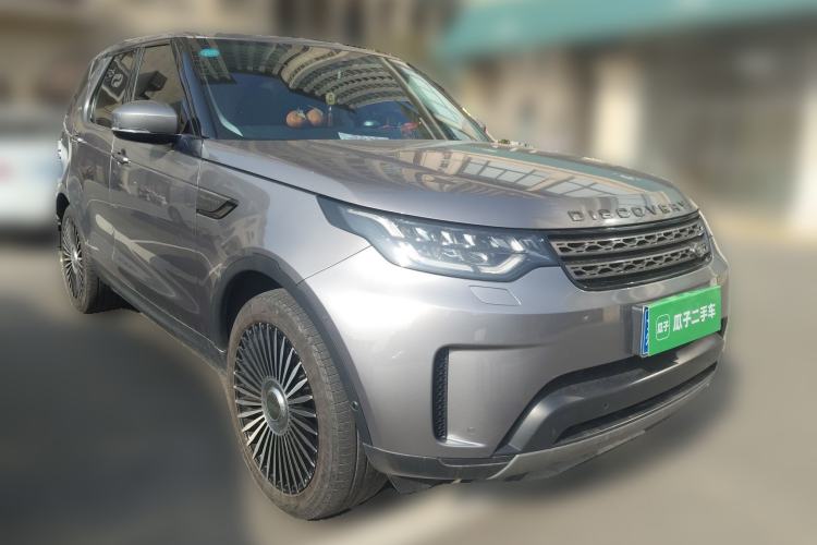 Used Land Rover Discovery 2020 3.0 SC V6 SE Front Right 45 Deg