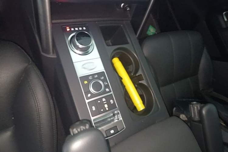 Used Land Rover Discovery 2020 3.0 SC V6 30th Anniversary Special Edition Gear Lever