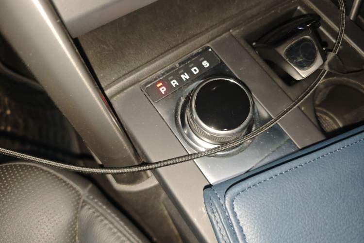 Used Land Rover Discovery 2020 2.0T SE Gear Lever