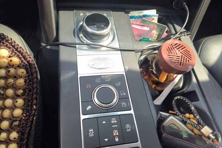 Used Land Rover Discovery 2020 3.0 SC V6 30th Anniversary Special Edition Gear Lever